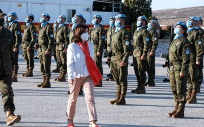 La ministra de Defensa visita a las tropas españolas desplegadas en Líbano cuando se cumplen 15 años de misión