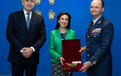 Robles se reúne con el presidente de Bulgaria, Rumen Radev, y asiste al acto de condecoración del Ala-14 en la base aérea de Torrejón
