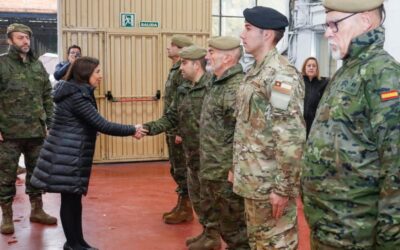 Robles supervisa en el Centro de Mantenimiento de Sistemas Acorazados y en el Laboratorio Central los avances tecnológicos para la futura Base Logística de Córdoba