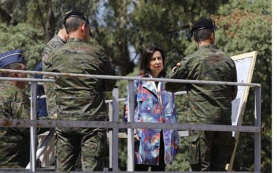 La ministra de Defensa y el JEME visitan la base “Cerro Muriano”