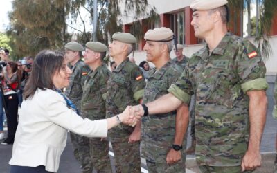 La ministra de Defensa visita la Brigada ‘Canarias’ XVI y agradece su trabajo dentro y fuera de España