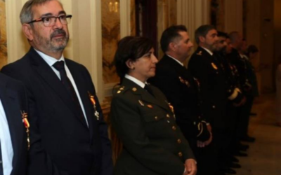 El vicepresidente de EINSA, Carlos Rodríguez Navío recibe La Cruz al Mérito Naval