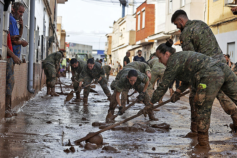 Despliegue récord de las Fuerzas Armadas en Valencia: 7,500 militares apoyan en labores de emergencia tras la DANA