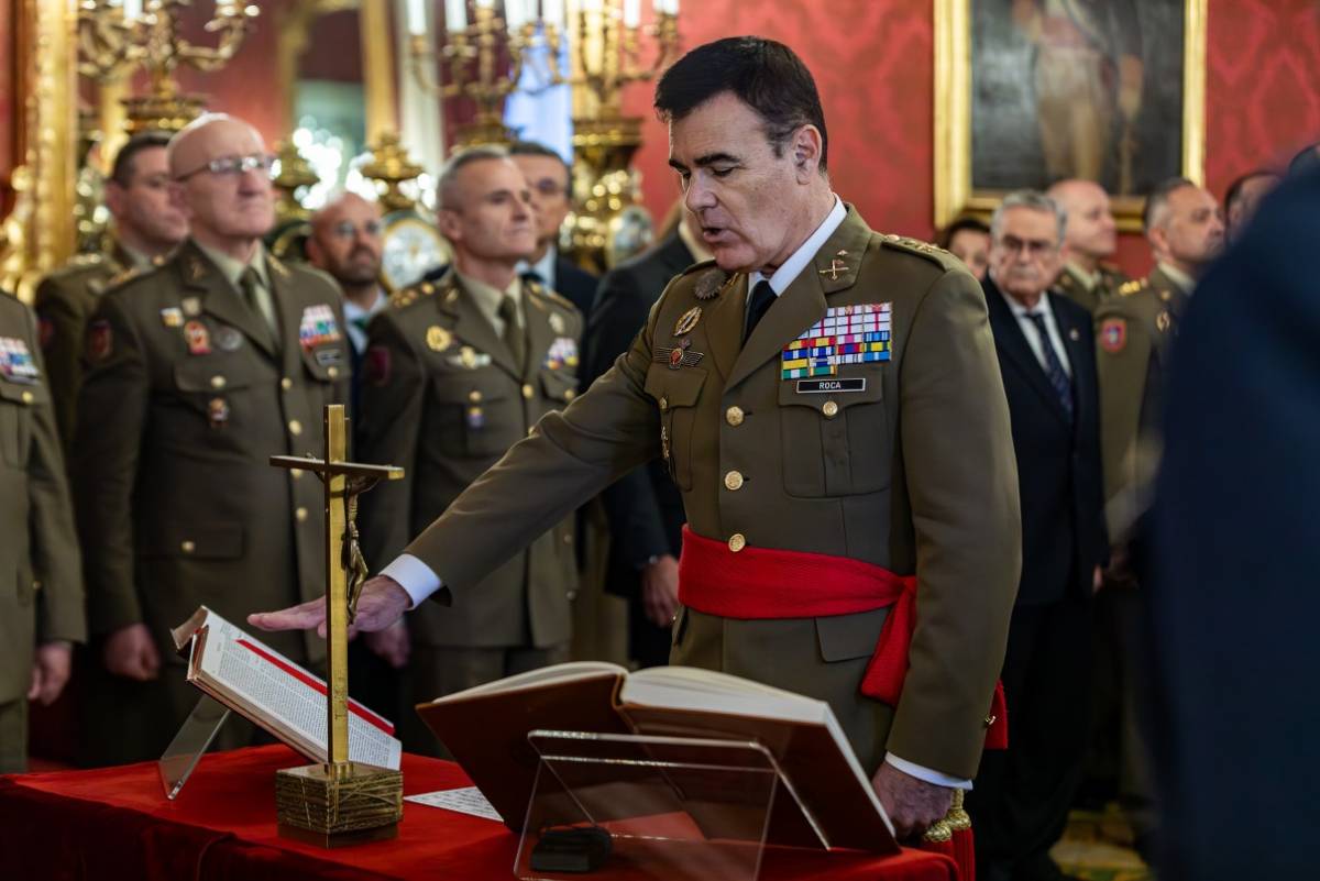 El General Rodríguez Roca toma posesión de su cargo como Jefe del Mando ...