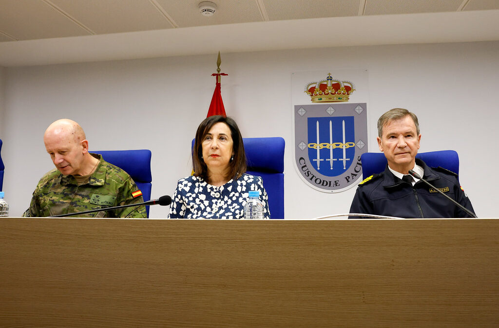 Robles reitera la gran labor que realizan las Fuerzas Armadas españolas, dentro y fuera del territorio nacional