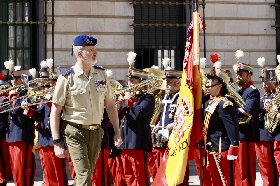 El Rey preside el Consejo Superior del Ejército de Tierra junto a la ministra de Defensa y el JEME