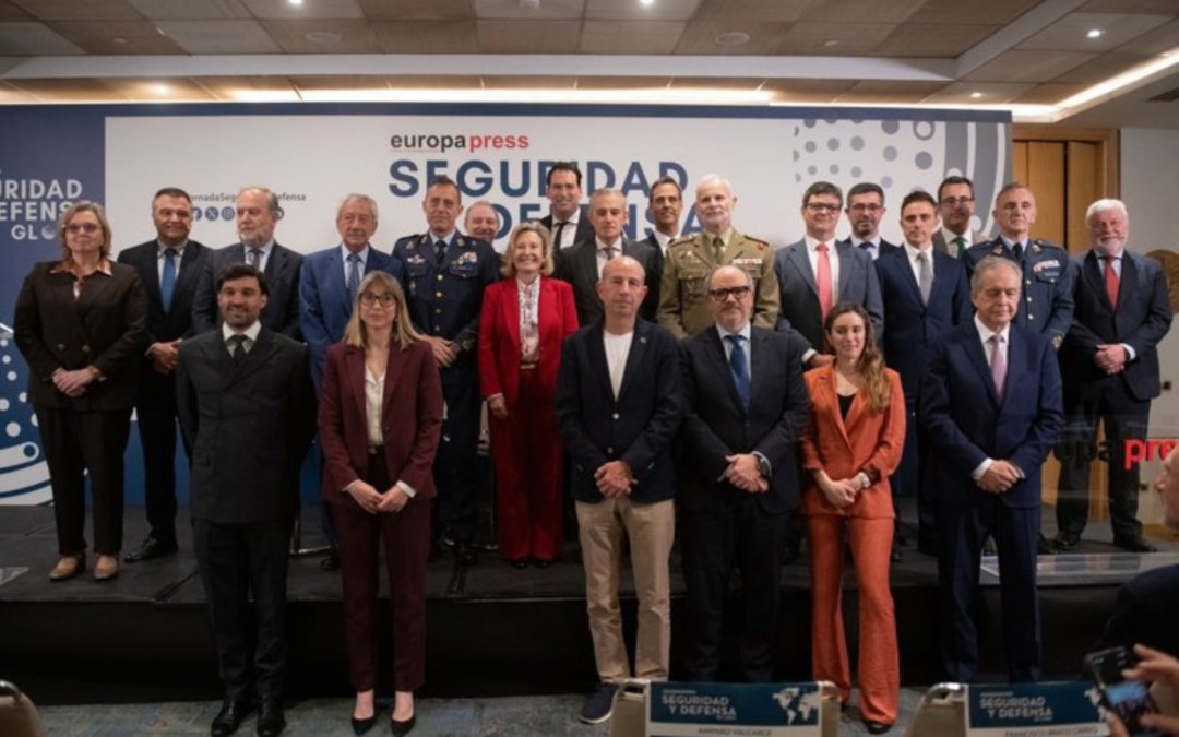 El presidente de AESMIDE asiste a la II Jornada de Seguridad y Defensa Global junto a la Secretaria de Estado de Defensa