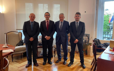 Desayuno de Aesmide con el Director de Programas de Industria